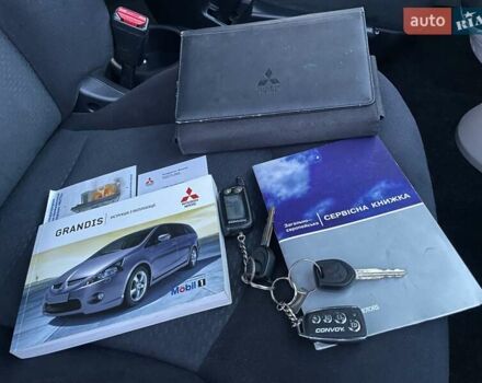 Черный Мицубиси Грандис, объемом двигателя 2.4 л и пробегом 49 тыс. км за 9250 $, фото 178 на Automoto.ua