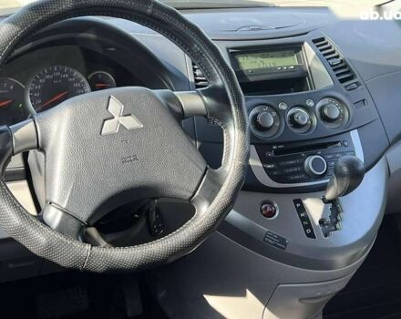 Черный Мицубиси Грандис, объемом двигателя 2.4 л и пробегом 137 тыс. км за 10700 $, фото 13 на Automoto.ua