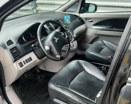 Чорний Міцубісі Грандіс, об'ємом двигуна 2.38 л та пробігом 240 тис. км за 7500 $, фото 5 на Automoto.ua