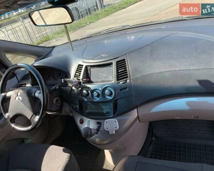 Черный Мицубиси Грандис, объемом двигателя 2.38 л и пробегом 180 тыс. км за 6800 $, фото 2 на Automoto.ua