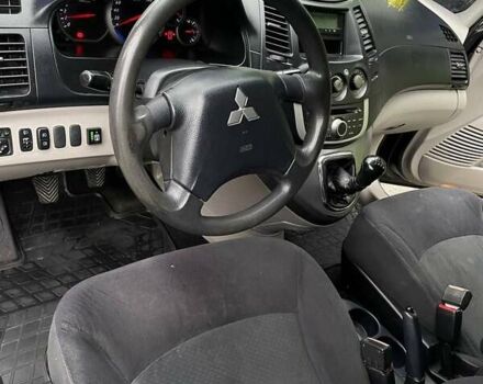 Черный Мицубиси Грандис, объемом двигателя 2.38 л и пробегом 250 тыс. км за 5100 $, фото 9 на Automoto.ua