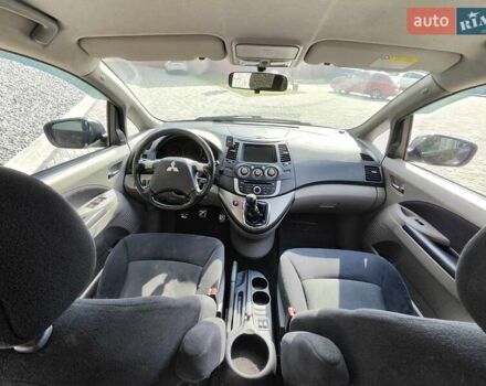 Чорний Міцубісі Грандіс, об'ємом двигуна 2 л та пробігом 245 тис. км за 6400 $, фото 9 на Automoto.ua