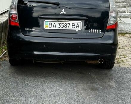 Чорний Міцубісі Грандіс, об'ємом двигуна 2.4 л та пробігом 183 тис. км за 7300 $, фото 4 на Automoto.ua