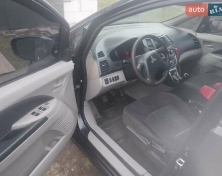 Черный Мицубиси Грандис, объемом двигателя 2.4 л и пробегом 340 тыс. км за 5500 $, фото 6 на Automoto.ua