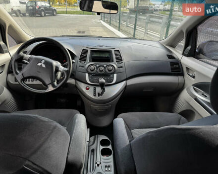 Чорний Міцубісі Грандіс, об'ємом двигуна 2.4 л та пробігом 435 тис. км за 6300 $, фото 6 на Automoto.ua