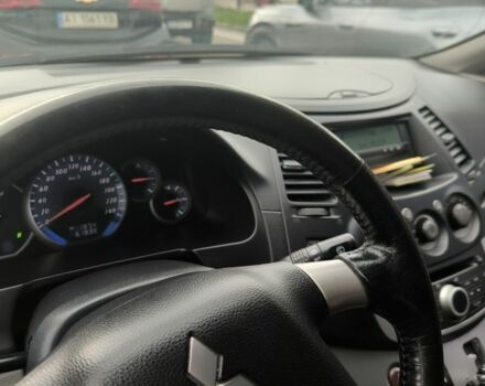 Черный Мицубиси Грандис, объемом двигателя 2.4 л и пробегом 62 тыс. км за 8500 $, фото 5 на Automoto.ua