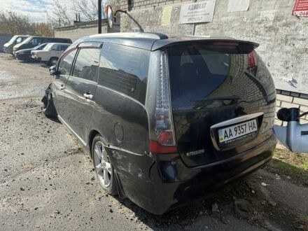 Черный Мицубиси Грандис, объемом двигателя 2.4 л и пробегом 220 тыс. км за 3200 $, фото 1 на Automoto.ua