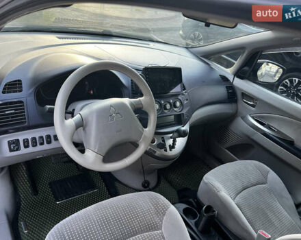 Фиолетовый Мицубиси Грандис, объемом двигателя 2.4 л и пробегом 417 тыс. км за 6500 $, фото 13 на Automoto.ua