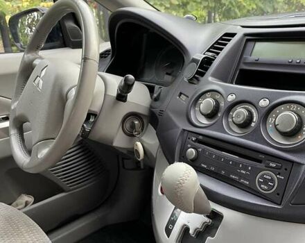 Фиолетовый Мицубиси Грандис, объемом двигателя 2.38 л и пробегом 200 тыс. км за 5500 $, фото 9 на Automoto.ua