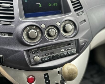 Красный Мицубиси Грандис, объемом двигателя 2.4 л и пробегом 300 тыс. км за 4850 $, фото 9 на Automoto.ua