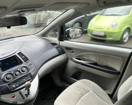 Красный Мицубиси Грандис, объемом двигателя 2.4 л и пробегом 300 тыс. км за 4850 $, фото 6 на Automoto.ua