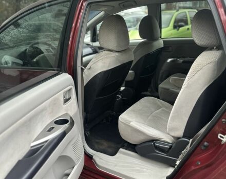 Красный Мицубиси Грандис, объемом двигателя 2.4 л и пробегом 300 тыс. км за 4850 $, фото 3 на Automoto.ua