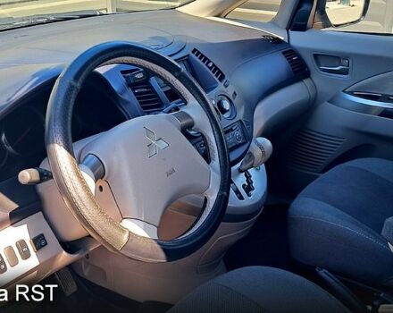 Мицубиси Грандис 2005 в Николаеве на Automoto.ua Красный Мицубиси Грандис, объемом двигателя 1.5 л и пробегом 300 тыс. км за 5300 $, фото 5 на Automoto.ua