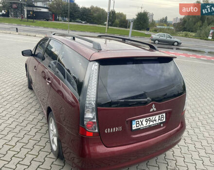 Красный Мицубиси Грандис, объемом двигателя 2.38 л и пробегом 117 тыс. км за 6999 $, фото 1 на Automoto.ua