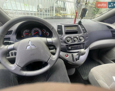 Красный Мицубиси Грандис, объемом двигателя 2.38 л и пробегом 117 тыс. км за 6999 $, фото 36 на Automoto.ua