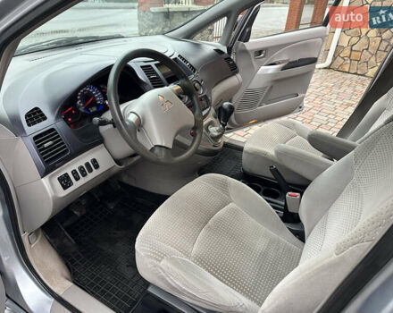 Серый Мицубиси Грандис, объемом двигателя 2.4 л и пробегом 263 тыс. км за 5300 $, фото 16 на Automoto.ua