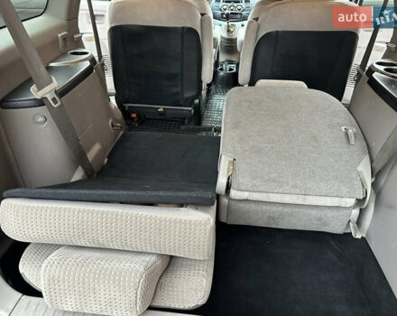 Серый Мицубиси Грандис, объемом двигателя 2.4 л и пробегом 263 тыс. км за 5300 $, фото 17 на Automoto.ua