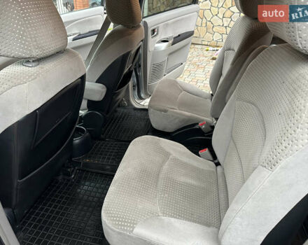 Серый Мицубиси Грандис, объемом двигателя 2.4 л и пробегом 263 тыс. км за 5300 $, фото 12 на Automoto.ua