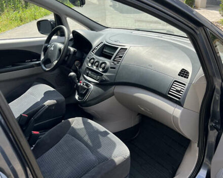 Серый Мицубиси Грандис, объемом двигателя 2 л и пробегом 285 тыс. км за 7000 $, фото 6 на Automoto.ua