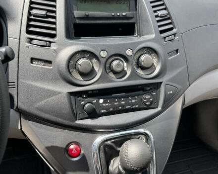 Серый Мицубиси Грандис, объемом двигателя 2 л и пробегом 285 тыс. км за 7000 $, фото 12 на Automoto.ua