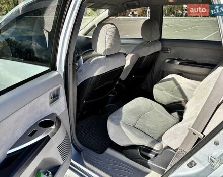 Серый Мицубиси Грандис, объемом двигателя 2.4 л и пробегом 227 тыс. км за 5100 $, фото 2 на Automoto.ua