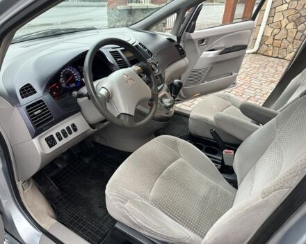 Серый Мицубиси Грандис, объемом двигателя 2.4 л и пробегом 263 тыс. км за 5300 $, фото 17 на Automoto.ua