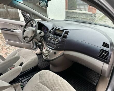 Серый Мицубиси Грандис, объемом двигателя 2.4 л и пробегом 263 тыс. км за 5300 $, фото 4 на Automoto.ua