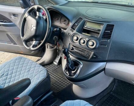 Серый Мицубиси Грандис, объемом двигателя 2 л и пробегом 280 тыс. км за 5800 $, фото 5 на Automoto.ua