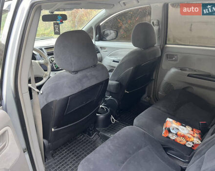 Сірий Міцубісі Грандіс, об'ємом двигуна 2.38 л та пробігом 430 тис. км за 5900 $, фото 3 на Automoto.ua