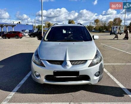 Серый Мицубиси Грандис, объемом двигателя 2.4 л и пробегом 227 тыс. км за 5100 $, фото 1 на Automoto.ua