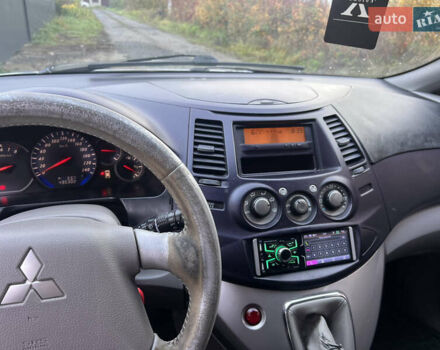 Сірий Міцубісі Грандіс, об'ємом двигуна 2.38 л та пробігом 430 тис. км за 5900 $, фото 6 на Automoto.ua