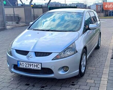 Сірий Міцубісі Грандіс, об'ємом двигуна 2 л та пробігом 290 тис. км за 6200 $, фото 2 на Automoto.ua