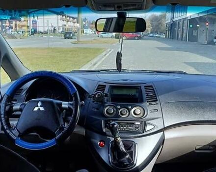 Сірий Міцубісі Грандіс, об'ємом двигуна 2 л та пробігом 290 тис. км за 6200 $, фото 5 на Automoto.ua