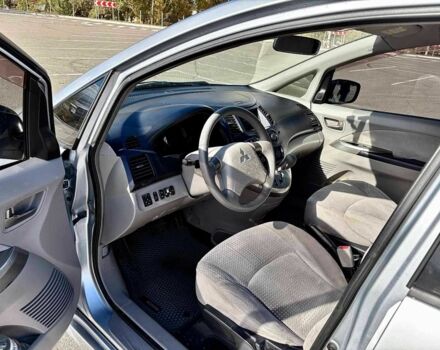 Сірий Міцубісі Грандіс, об'ємом двигуна 2.4 л та пробігом 227 тис. км за 5200 $, фото 5 на Automoto.ua