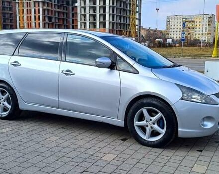 Сірий Міцубісі Грандіс, об'ємом двигуна 2 л та пробігом 290 тис. км за 6200 $, фото 4 на Automoto.ua