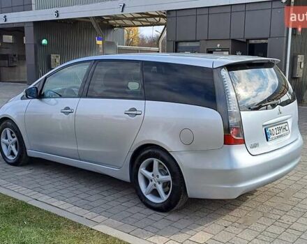 Сірий Міцубісі Грандіс, об'ємом двигуна 2 л та пробігом 290 тис. км за 6200 $, фото 1 на Automoto.ua