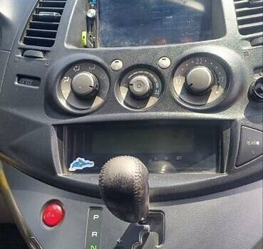 Серый Мицубиси Грандис, объемом двигателя 2.4 л и пробегом 312 тыс. км за 6800 $, фото 8 на Automoto.ua