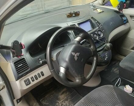 Серый Мицубиси Грандис, объемом двигателя 2.4 л и пробегом 260 тыс. км за 5700 $, фото 4 на Automoto.ua