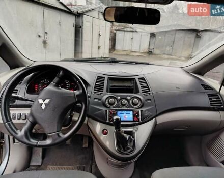 Сірий Міцубісі Грандіс, об'ємом двигуна 2.4 л та пробігом 375 тис. км за 3299 $, фото 8 на Automoto.ua