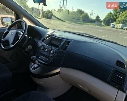 Серый Мицубиси Грандис, объемом двигателя 2.38 л и пробегом 215 тыс. км за 4619 $, фото 9 на Automoto.ua