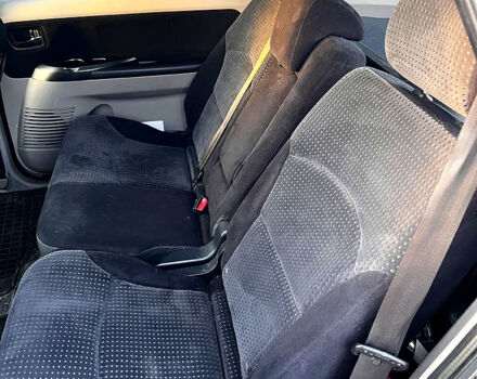 Серый Мицубиси Грандис, объемом двигателя 2.4 л и пробегом 277 тыс. км за 6000 $, фото 7 на Automoto.ua