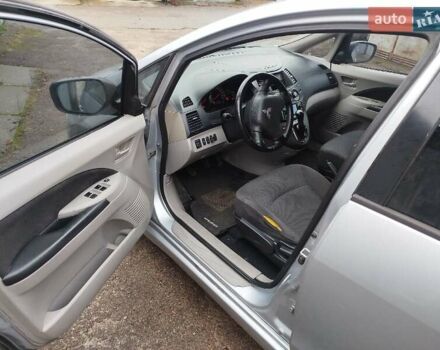 Сірий Міцубісі Грандіс, об'ємом двигуна 2.4 л та пробігом 375 тис. км за 3299 $, фото 6 на Automoto.ua