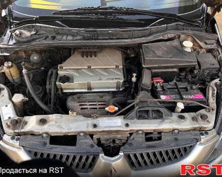 Серый Мицубиси Грандис, объемом двигателя 2.4 л и пробегом 277 тыс. км за 6000 $, фото 5 на Automoto.ua