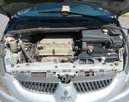 Серый Мицубиси Грандис, объемом двигателя 2.4 л и пробегом 245 тыс. км за 5100 $, фото 4 на Automoto.ua