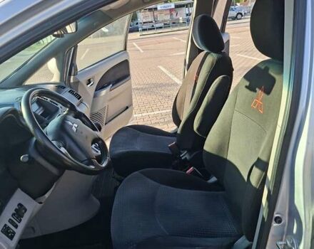 Серый Мицубиси Грандис, объемом двигателя 2.38 л и пробегом 215 тыс. км за 4619 $, фото 25 на Automoto.ua