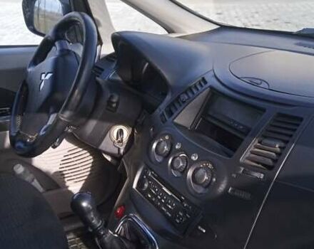 Серый Мицубиси Грандис, объемом двигателя 2 л и пробегом 294 тыс. км за 6650 $, фото 14 на Automoto.ua