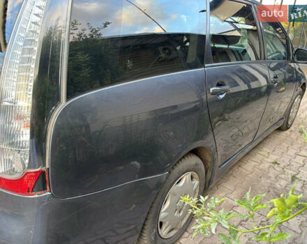 Серый Мицубиси Грандис, объемом двигателя 2.38 л и пробегом 271 тыс. км за 5400 $, фото 3 на Automoto.ua