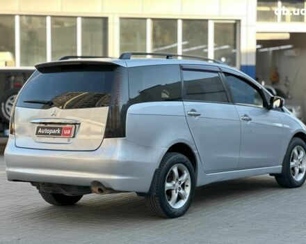 Серый Мицубиси Грандис, объемом двигателя 2.4 л и пробегом 201 тыс. км за 6990 $, фото 3 на Automoto.ua