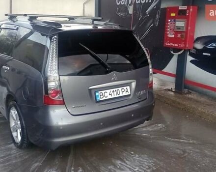 Сірий Міцубісі Грандіс, об'ємом двигуна 1.97 л та пробігом 287 тис. км за 6900 $, фото 5 на Automoto.ua