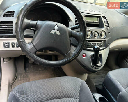 Серый Мицубиси Грандис, объемом двигателя 2.38 л и пробегом 271 тыс. км за 5400 $, фото 5 на Automoto.ua
